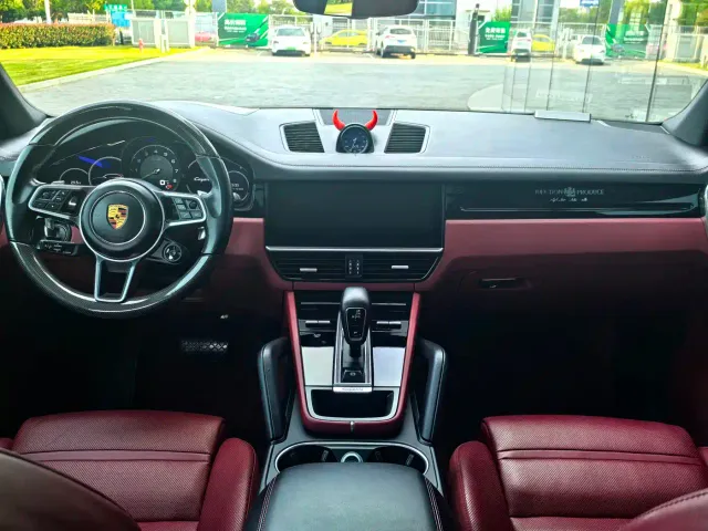 Porsche Cayenne — Фото автомобиля 7
