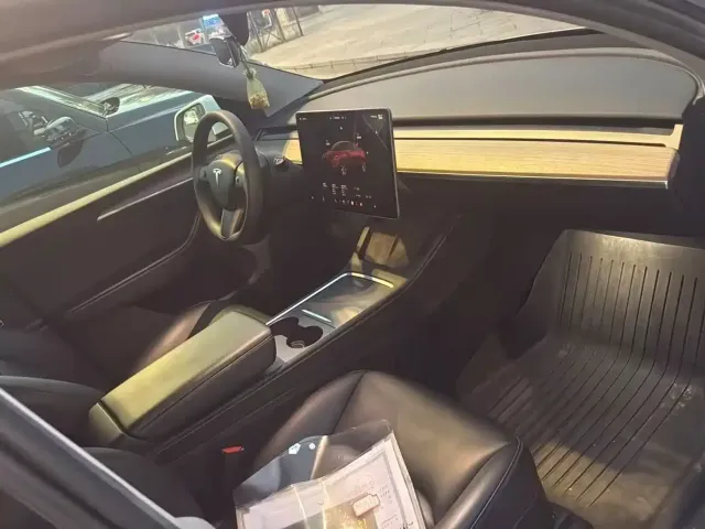 Tesla Model Y 2022 Facelift Rear-Wheel Drive Version — Фото автомобиля 3