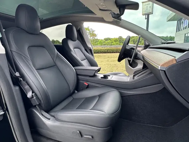 Tesla Model Y — Фото автомобиля 9