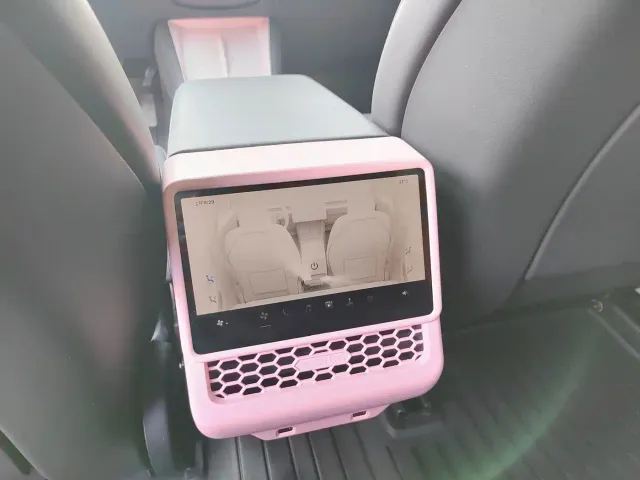 Tesla Model 3 — Фото автомобиля 18
