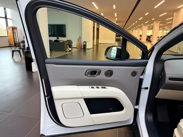 Li Auto i6 — Фото автомобиля 10