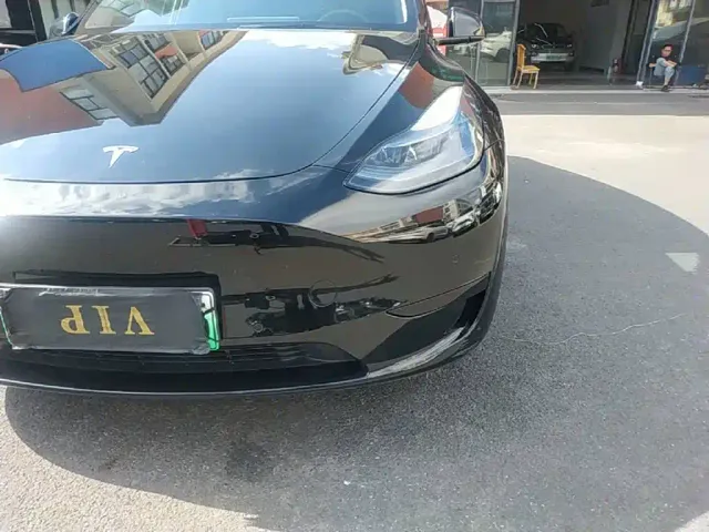 Tesla Model Y — Фото автомобиля 23