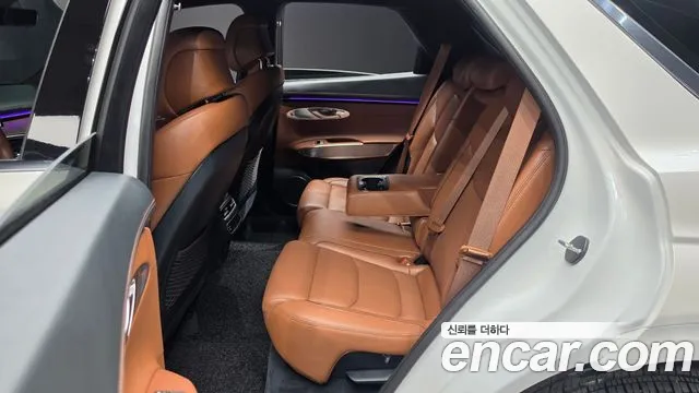 Genesis GV70 — Фото автомобиля 16