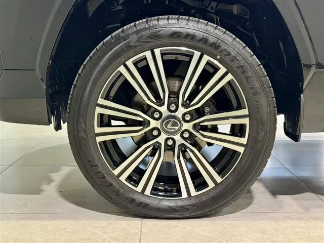 Lexus LX — Фото автомобиля 29