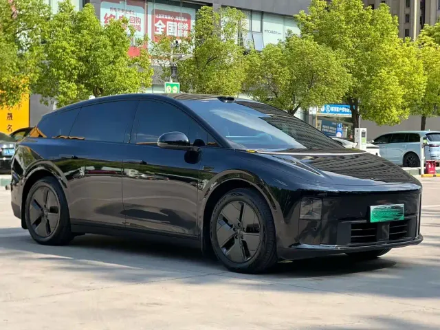 Li Auto i6 — Фото автомобиля 3