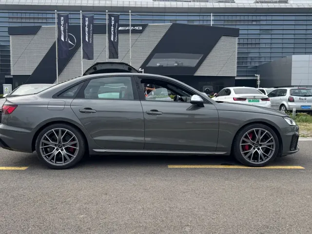 Audi S4 — Фото автомобиля 5