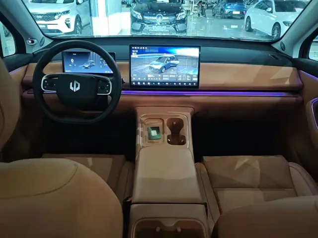 Leapmotor C10 — Фото автомобиля 9