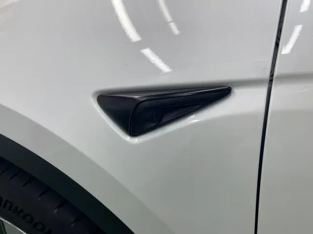 Tesla Model Y — Фото автомобиля 18