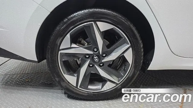 Hyundai AVANTE Avante (CN7) — Фото автомобиля 5