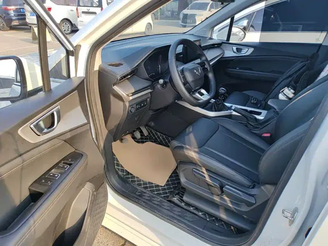 Wuling Jiachen — Фото автомобиля 15