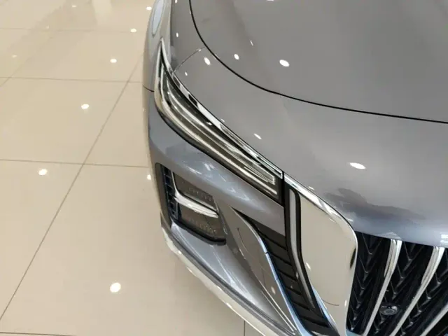 Hongqi H5 — Фото автомобиля 10