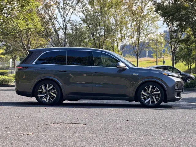 Li Auto L8 — Фото автомобиля 4