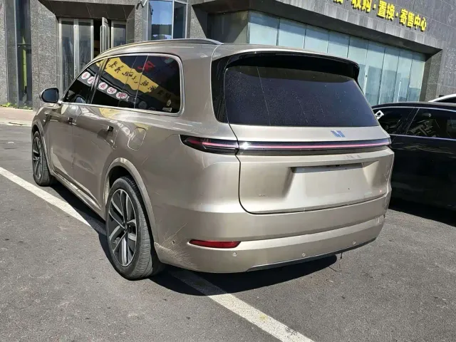 Li Auto L9 — Фото автомобиля 8