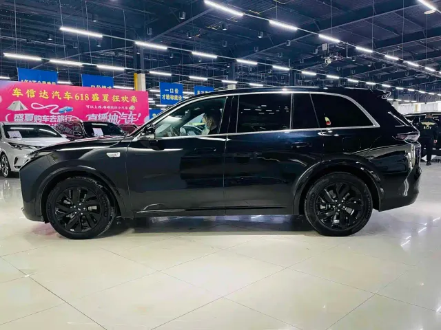 Li Auto L8 — Фото автомобиля 5