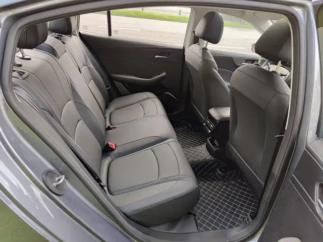 Roewe i5 — Фото автомобиля 11
