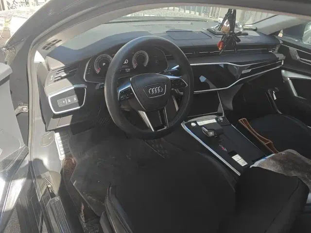Audi A6L — Фото автомобиля 12