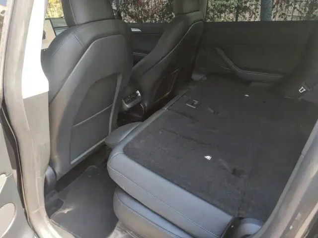 Tesla Model Y — Фото автомобиля 11