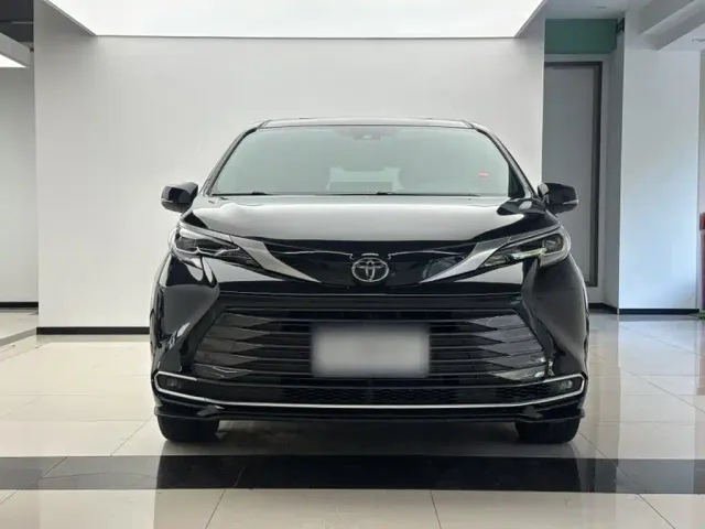 Toyota Sienna — Фото автомобиля 8