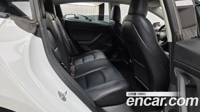 Tesla Model 3 — Фото автомобиля 17