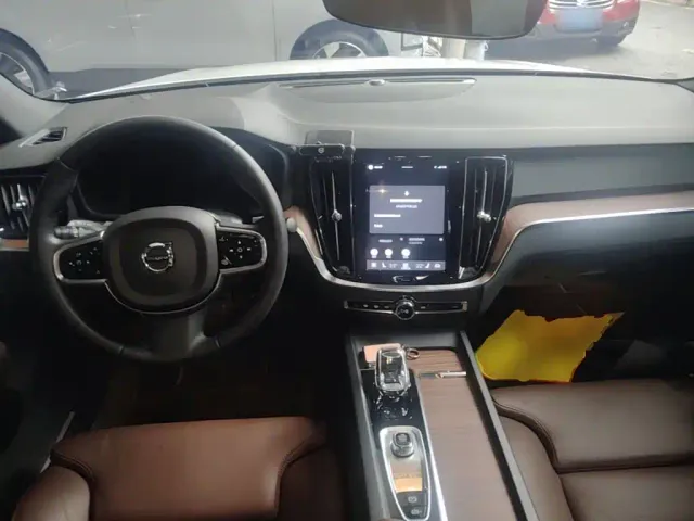 Volvo S60 — Фото автомобиля 9