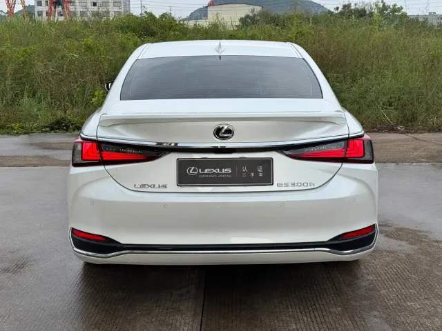 Lexus ES — Фото автомобиля 14