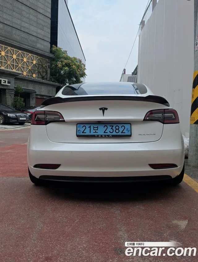 Tesla Model 3 — Фото автомобиля 2