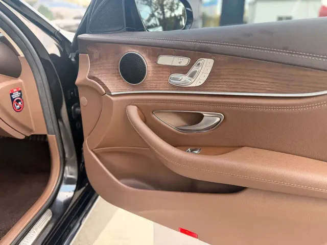 Mercedes-Benz E-Class — Фото автомобиля 21