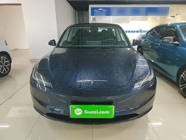 Tesla Model 3 — Фото автомобиля 2