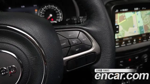 Jeep Renegade — Фото автомобиля 27