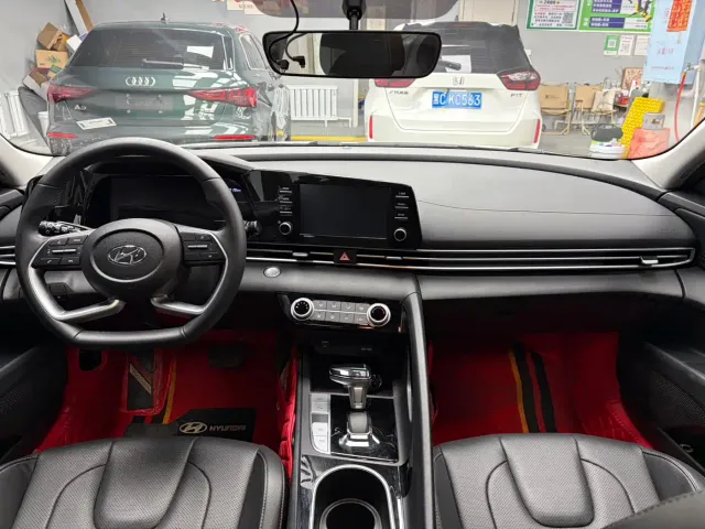 Hyundai Elantra — Фото автомобиля 10