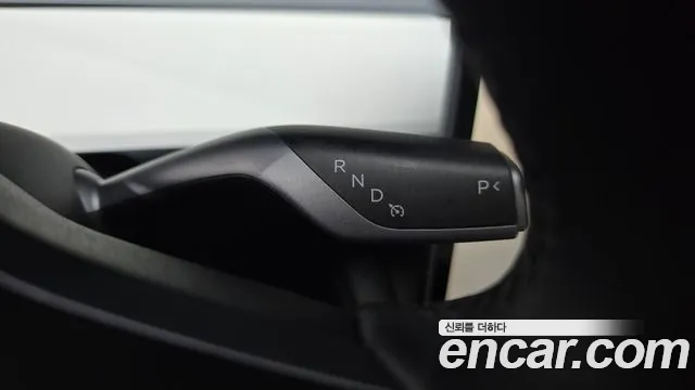 Tesla Model Y — Фото автомобиля 12