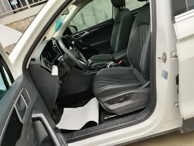 Volkswagen Tiguan L — Фото автомобиля 14