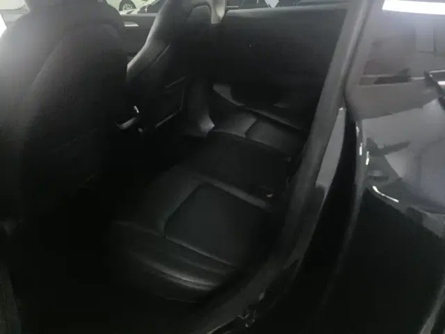 Tesla Model Y — Фото автомобиля 11