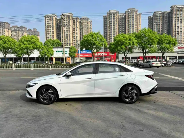 Hyundai Elantra — Фото автомобиля 3