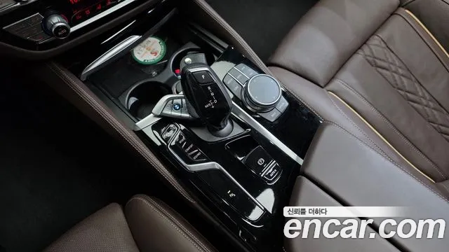 BMW 5 Series G30 — Фото автомобиля 9