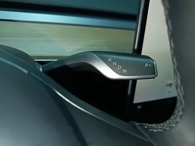 Tesla Model 3 — Фото автомобиля 13