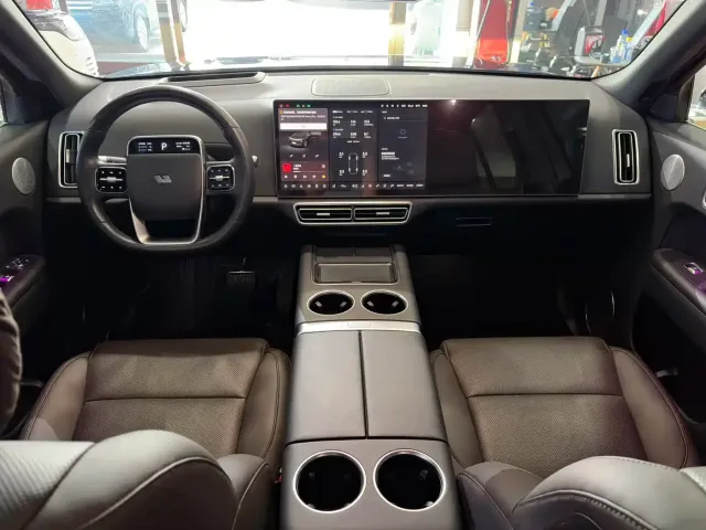 Li Auto Li L8 2023 Pro — Фото автомобиля 4
