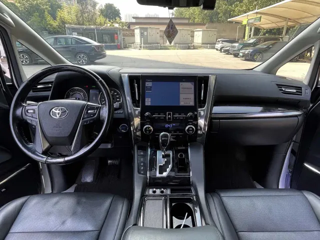 Toyota Vellfire — Фото автомобиля 10