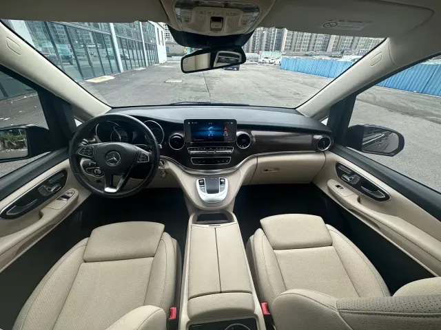 Mercedes-Benz V-Class — Фото автомобиля 16