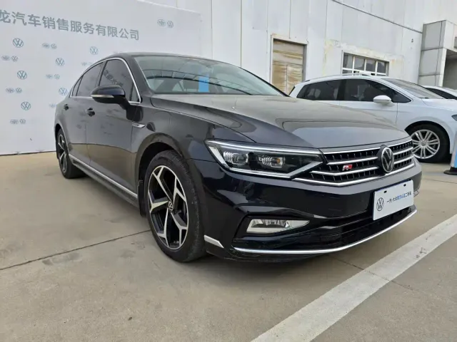 Volkswagen Magotan 2025 Popular Edition 330TSI DSG Luxury — Фото автомобиля 3