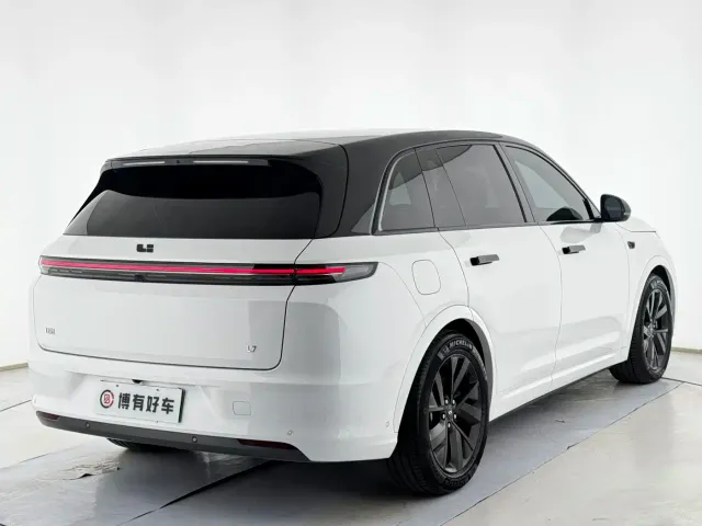 Li Auto L7 — Фото автомобиля 16