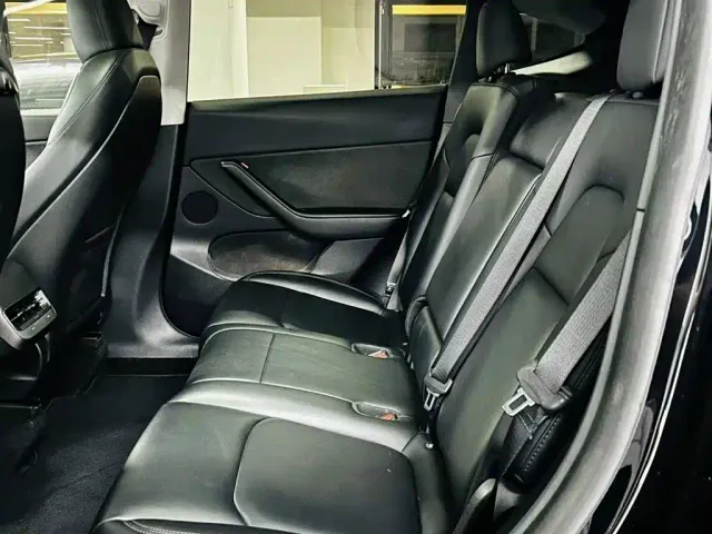Tesla Model Y — Фото автомобиля 9