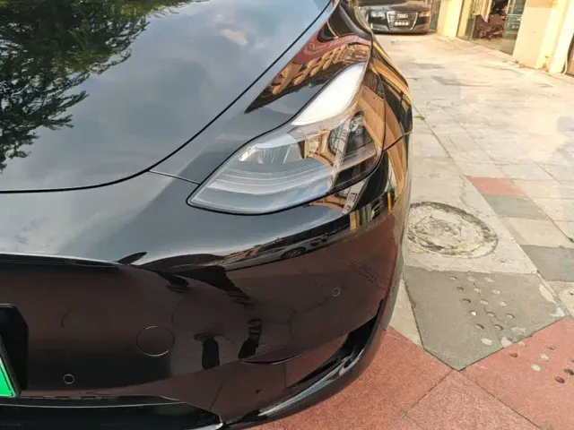 Tesla Model Y — Фото автомобиля 23