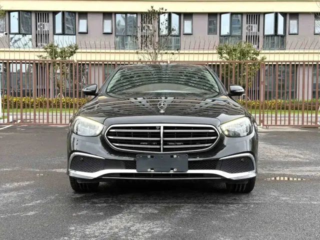 Mercedes-Benz E-Class — Фото автомобиля 2