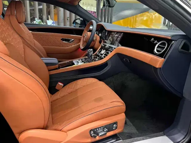 Bentley Continental — Фото автомобиля 6