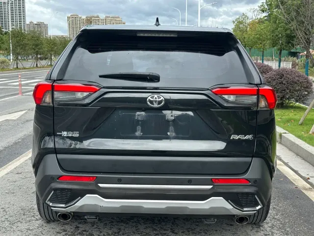 Toyota RAV4 — Фото автомобиля 5
