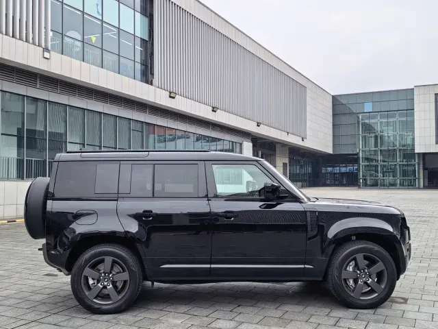 Land Rover Defender — Фото автомобиля 4