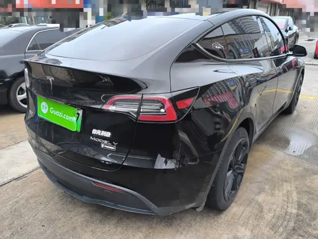 Tesla Model Y — Фото автомобиля 6