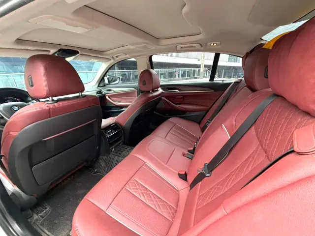 BMW 5 Series — Фото автомобиля 4
