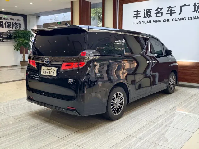 Toyota Vellfire — Фото автомобиля 27